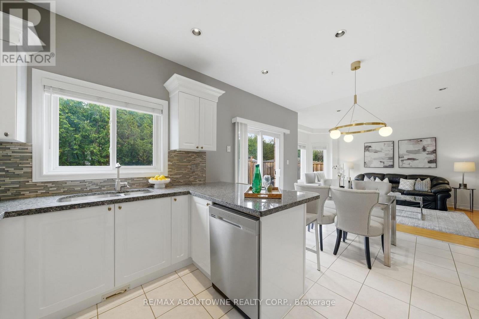 6386 Ormindale Way, Mississauga, Ontario  L5V 1J3 - Photo 17 - W13025518