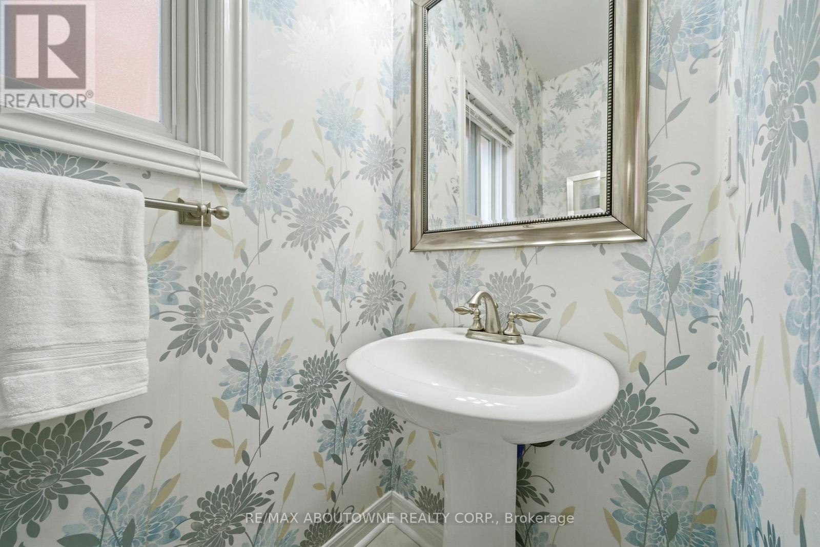 6386 Ormindale Way, Mississauga, Ontario  L5V 1J3 - Photo 5 - W13025518