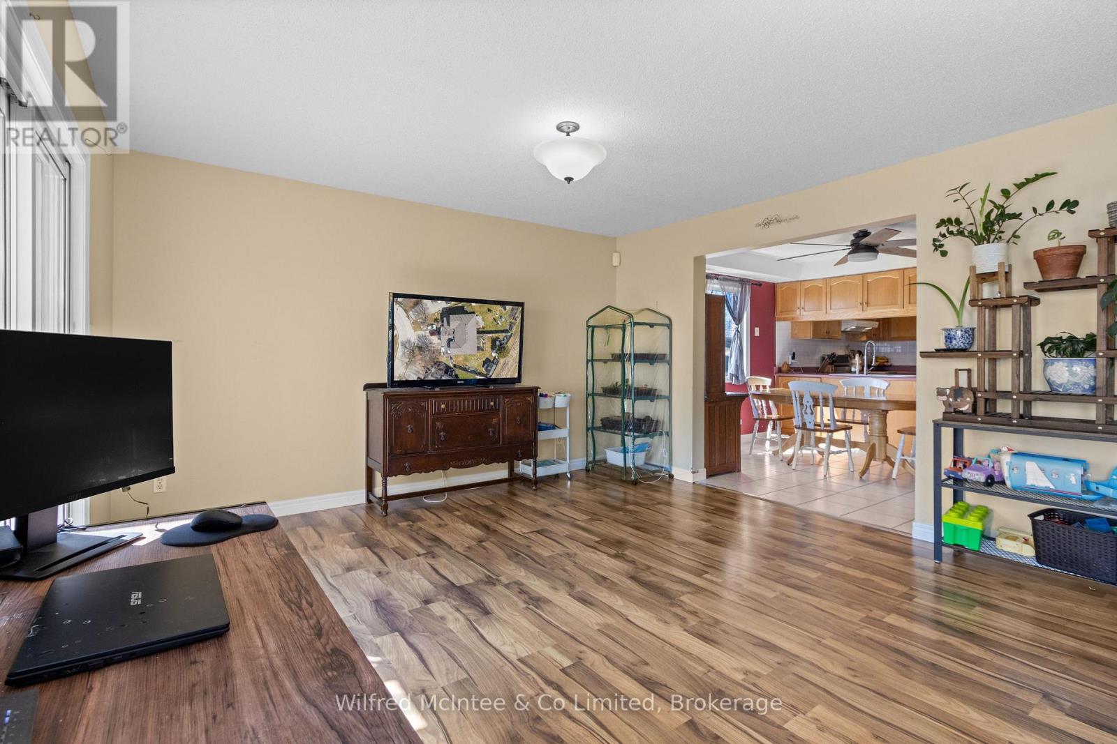 59 Dales Drive, Mapleton, Ontario  N0G 1P0 - Photo 15 - X12982602