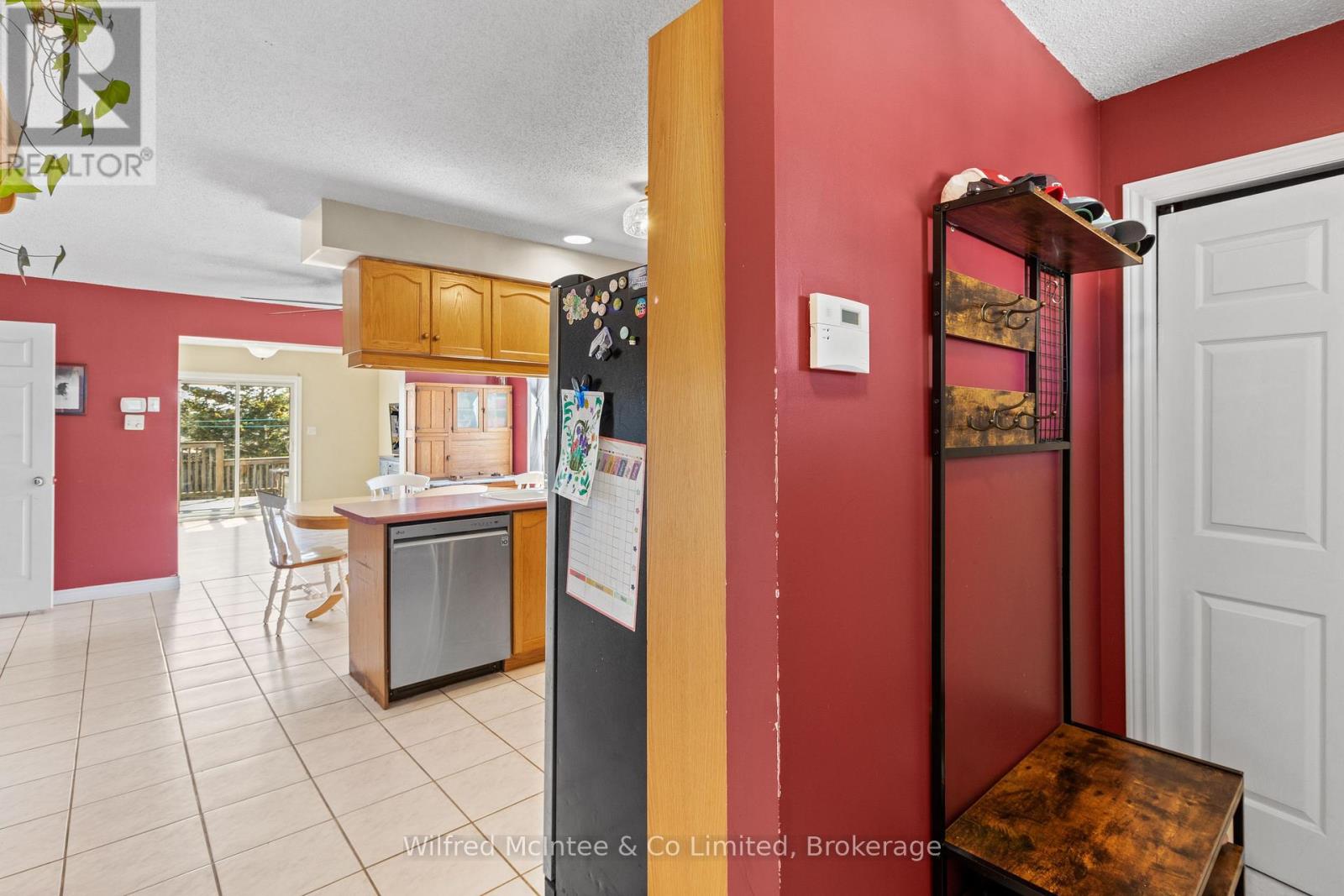 59 Dales Drive, Mapleton, Ontario  N0G 1P0 - Photo 8 - X12982602