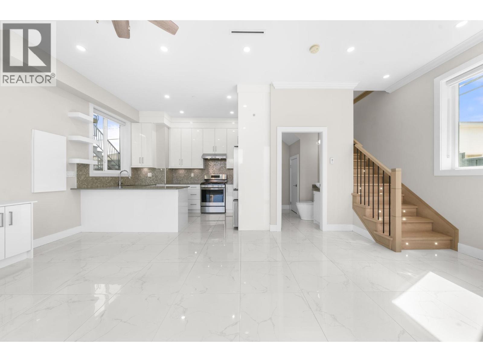 6692 Nanaimo Street, Vancouver, British Columbia  V5P 4L2 - Photo 9 - R3113717