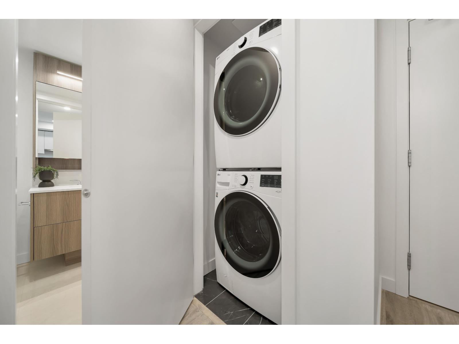 2008 9675 King George Boulevard, Surrey, British Columbia  V3T 0T7 - Photo 2 - R3073427