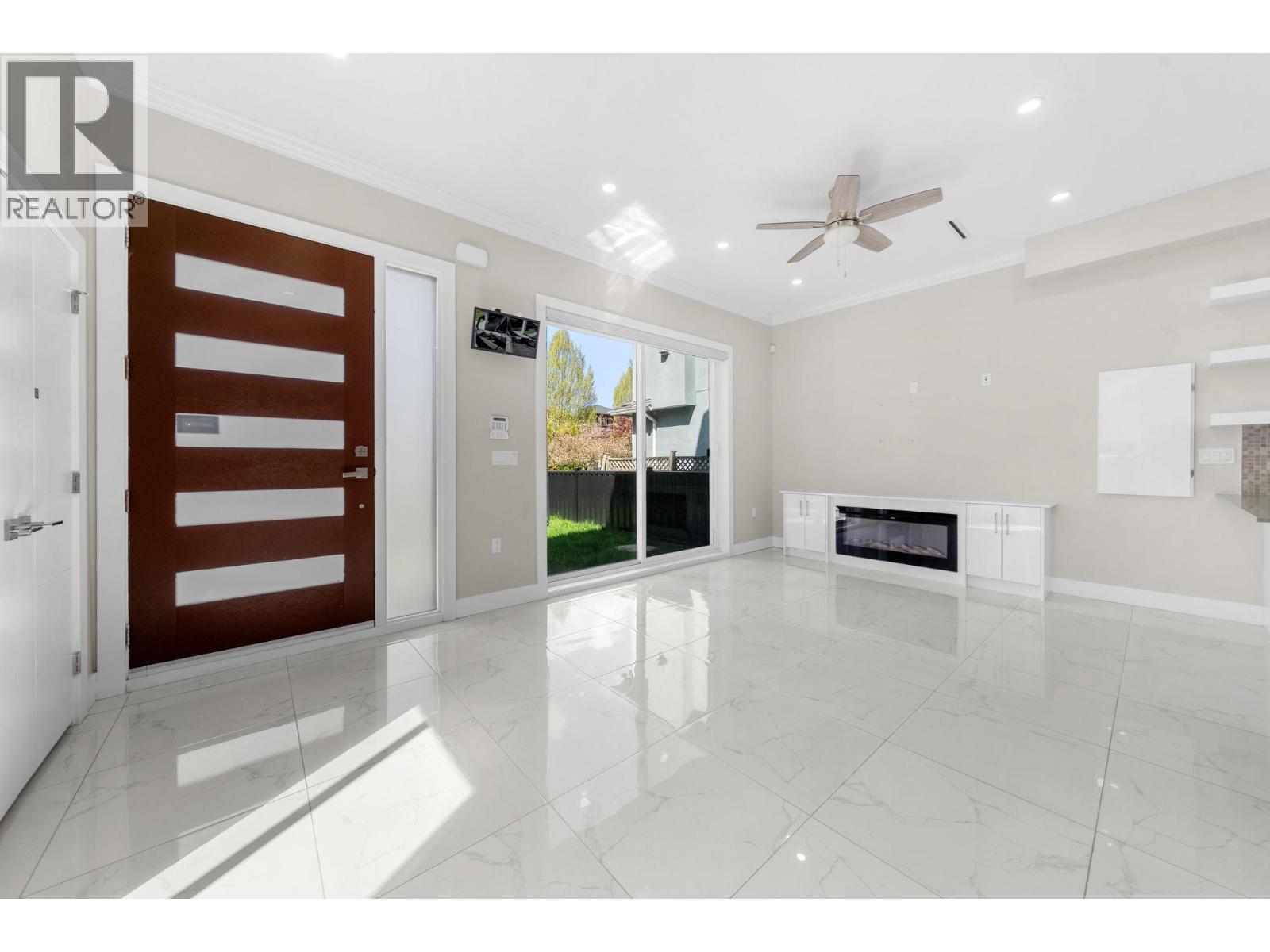 6692 Nanaimo Street, Vancouver, British Columbia  V5P 4L2 - Photo 2 - R3113717