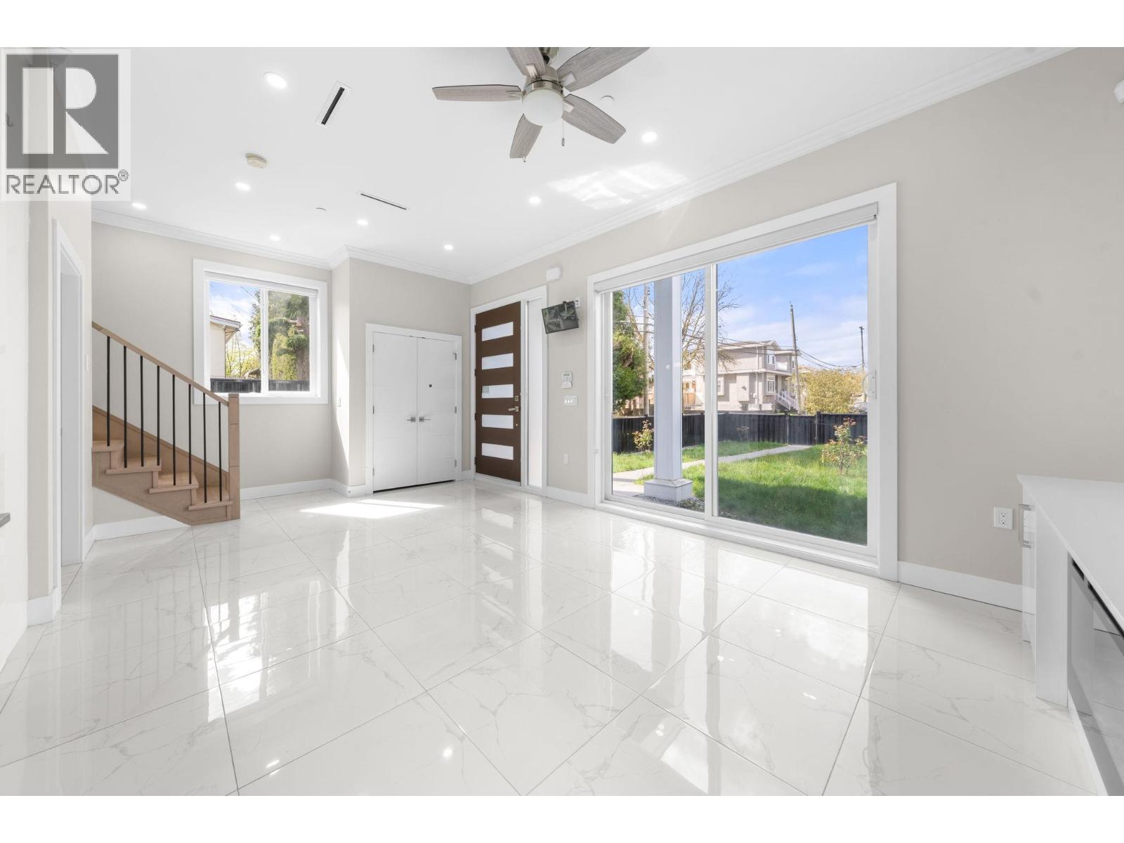 6692 Nanaimo Street, Vancouver, British Columbia  V5P 4L2 - Photo 6 - R3113717