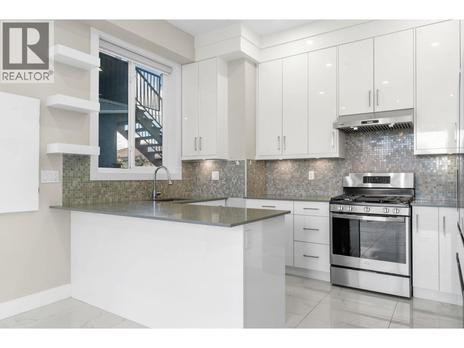 6692 Nanaimo Street, Vancouver, British Columbia  V5P 4L2 - Photo 10 - R3113717