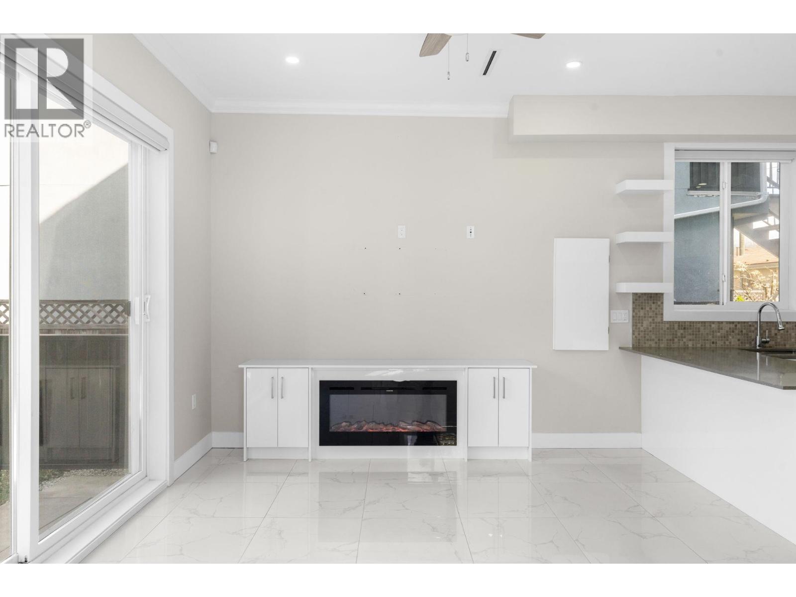 6692 Nanaimo Street, Vancouver, British Columbia  V5P 4L2 - Photo 3 - R3113717