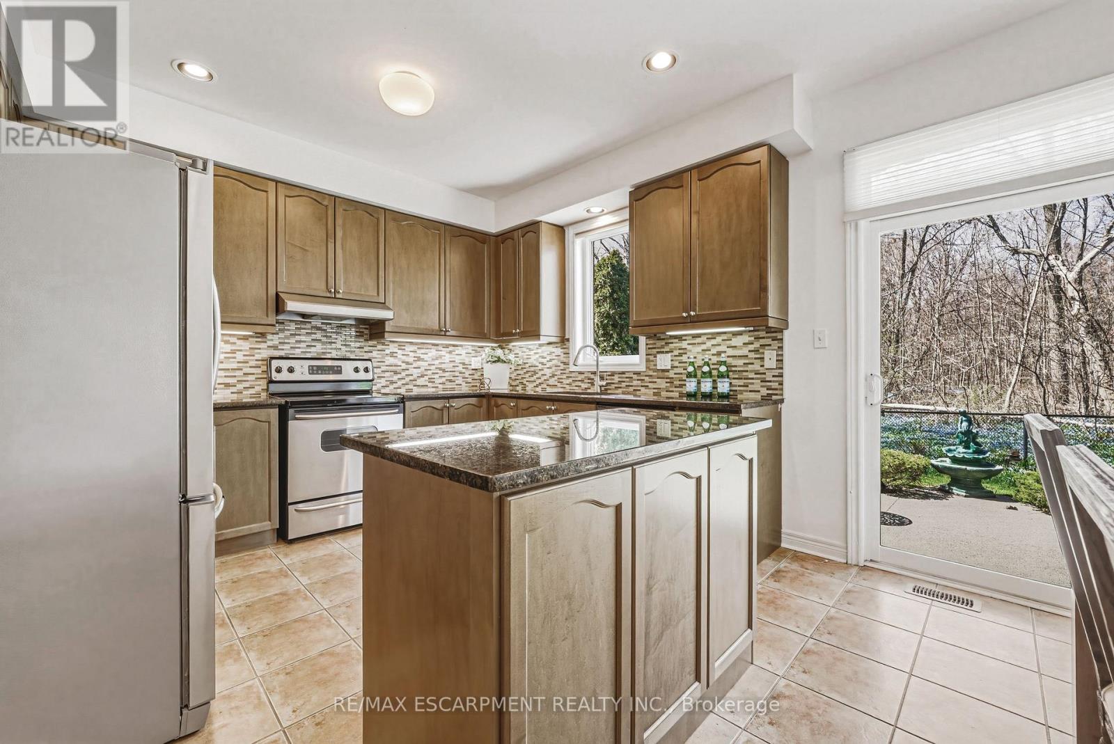 125 Creek Path Avenue, Oakville, Ontario  L6L 6T3 - Photo 11 - W13021472