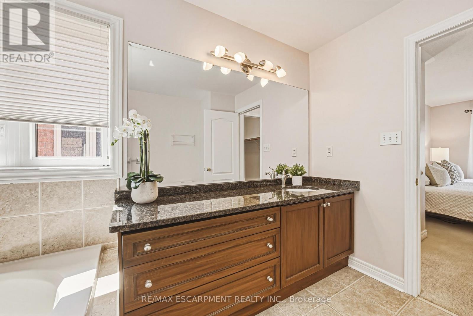 125 Creek Path Avenue, Oakville, Ontario  L6L 6T3 - Photo 23 - W13021472