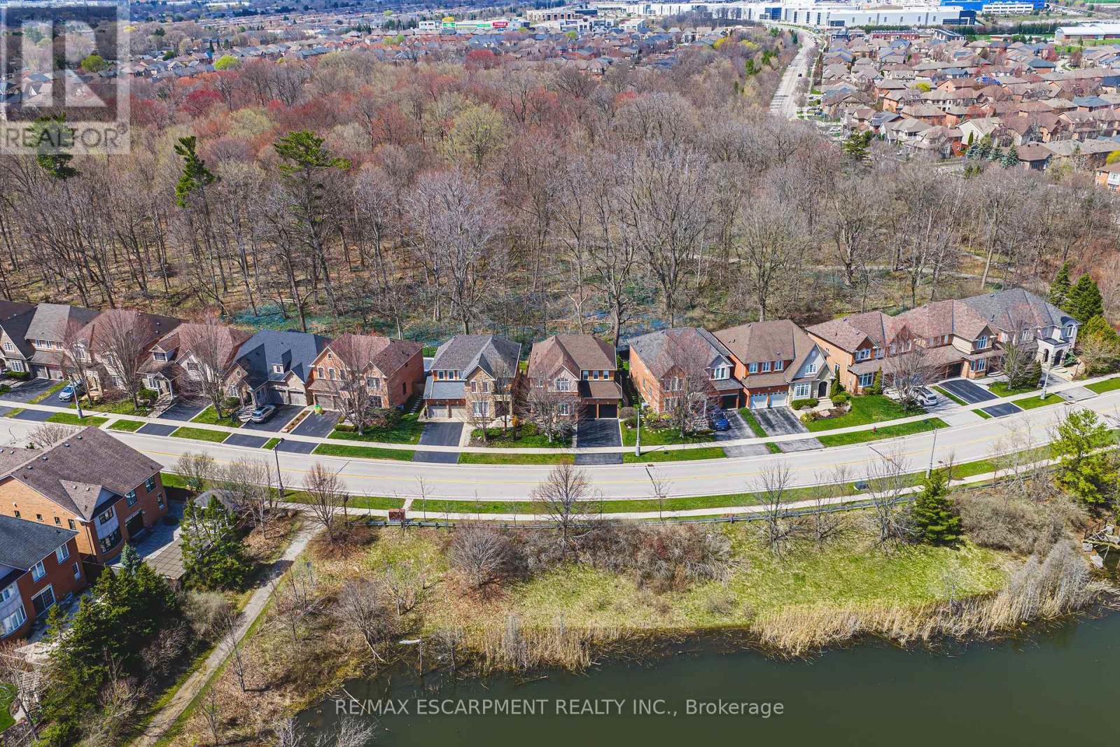 125 Creek Path Avenue, Oakville, Ontario  L6L 6T3 - Photo 43 - W13021472