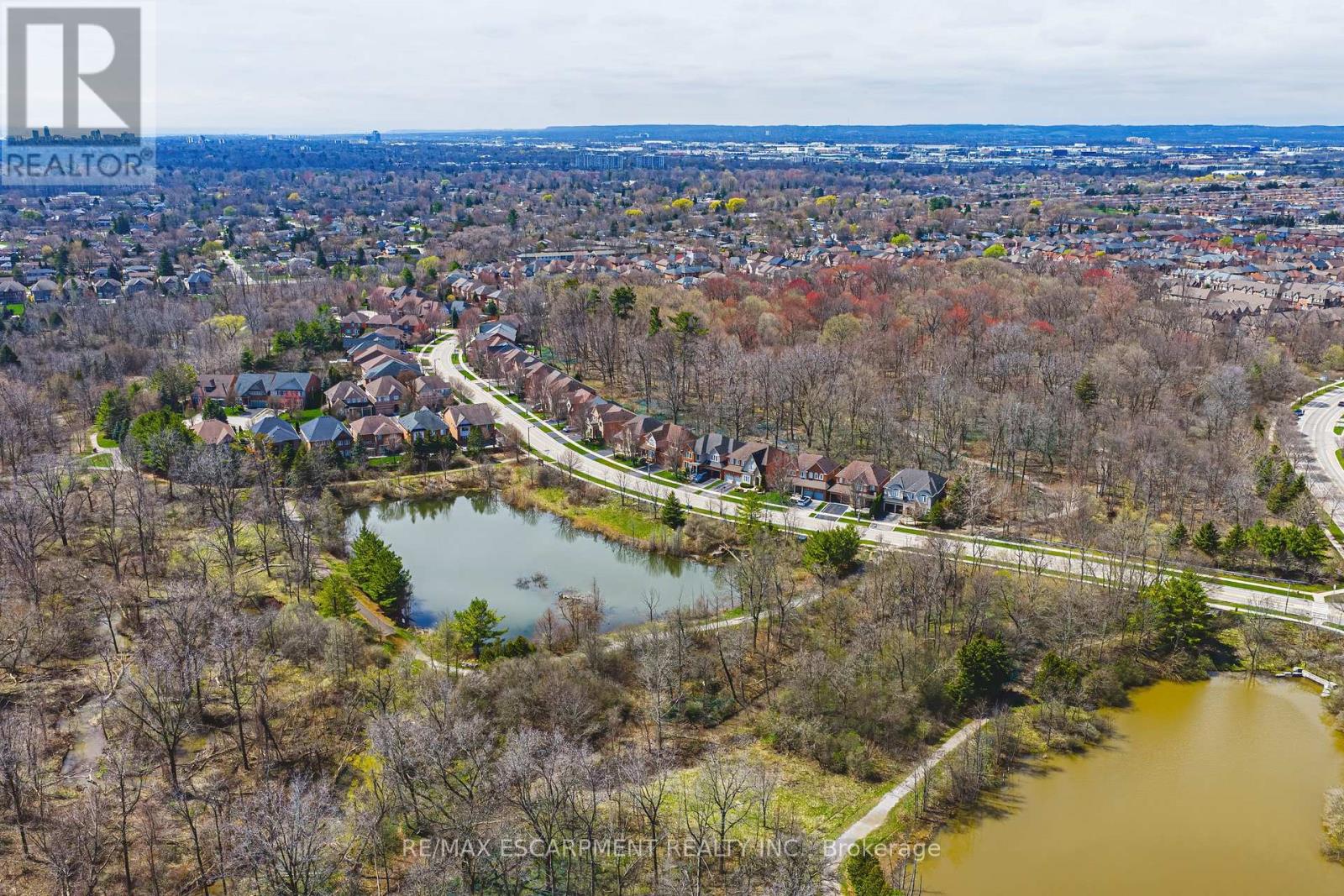 125 Creek Path Avenue, Oakville, Ontario  L6L 6T3 - Photo 45 - W13021472