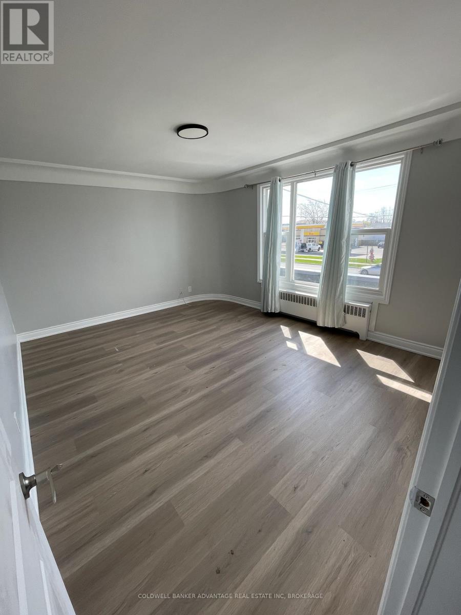 1 - 936 East Main Street, Welland, Ontario  L3B 3Y9 - Photo 5 - X12942866