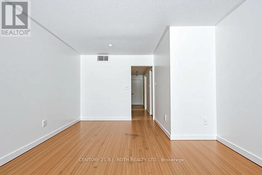 17 Burbank Place, Barrie, Ontario  L4M 2S8 - Photo 4 - S12888472