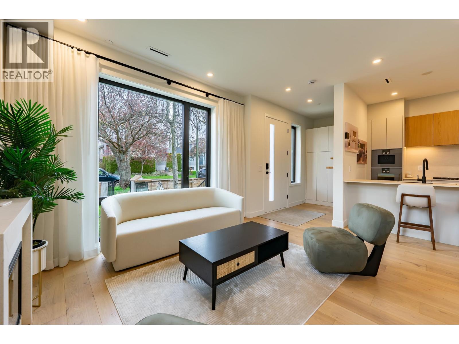 858 W 64th Avenue, Vancouver, British Columbia  V6B 2L4 - Photo 3 - R3113959