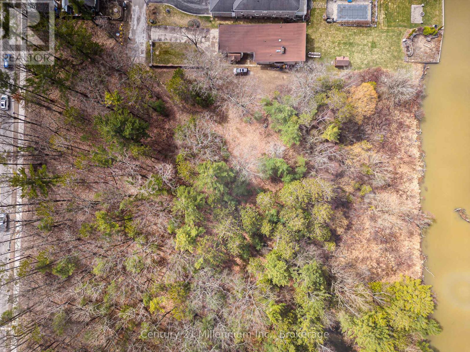 8 Poplar Street, Wasaga Beach, Ontario  L9Z 2X5 - Photo 4 - S13025998