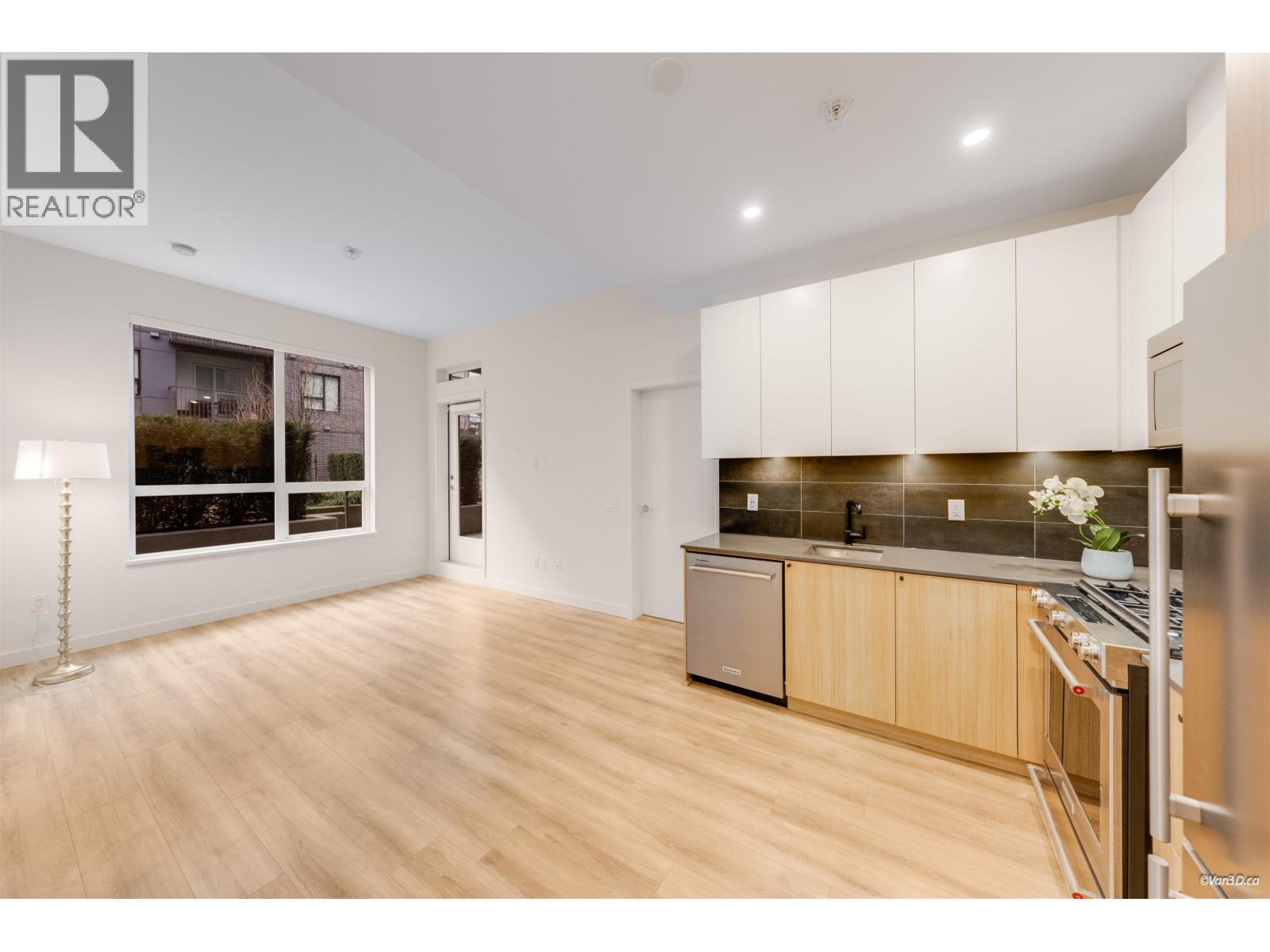 102 645 Como Lake Avenue, Coquitlam, British Columbia  V3J 0N9 - Photo 13 - R3112092