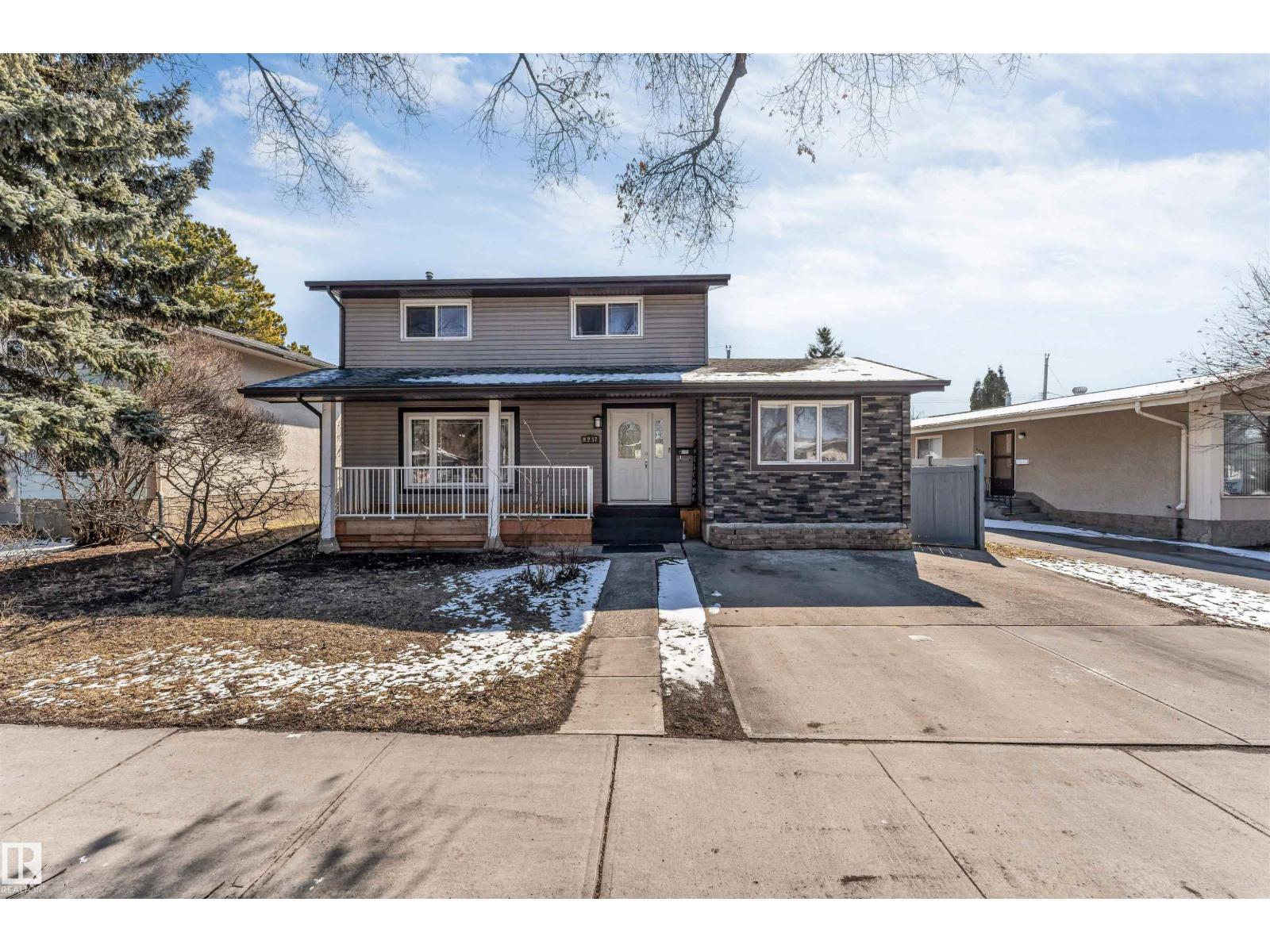 9217 168 St Nw, Edmonton, Alberta  T5R 2V8 - Photo 1 - E4483083