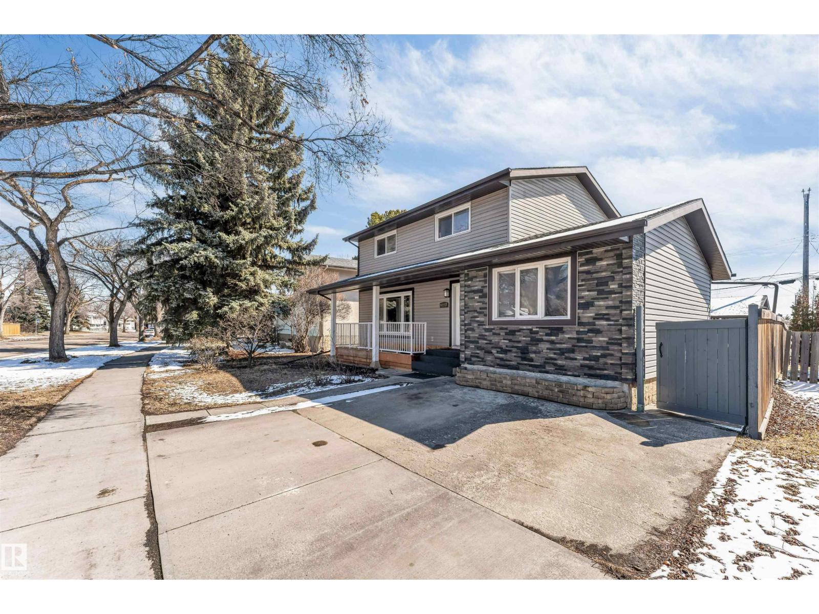 9217 168 St Nw, Edmonton, Alberta  T5R 2V8 - Photo 3 - E4483083