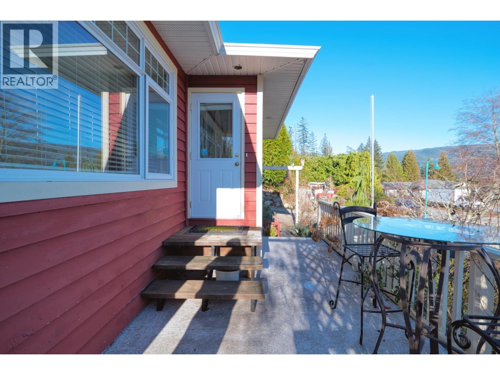 5599 Medusa Place, Sechelt, British Columbia  V0N 3A3 - Photo 7 - R3114000