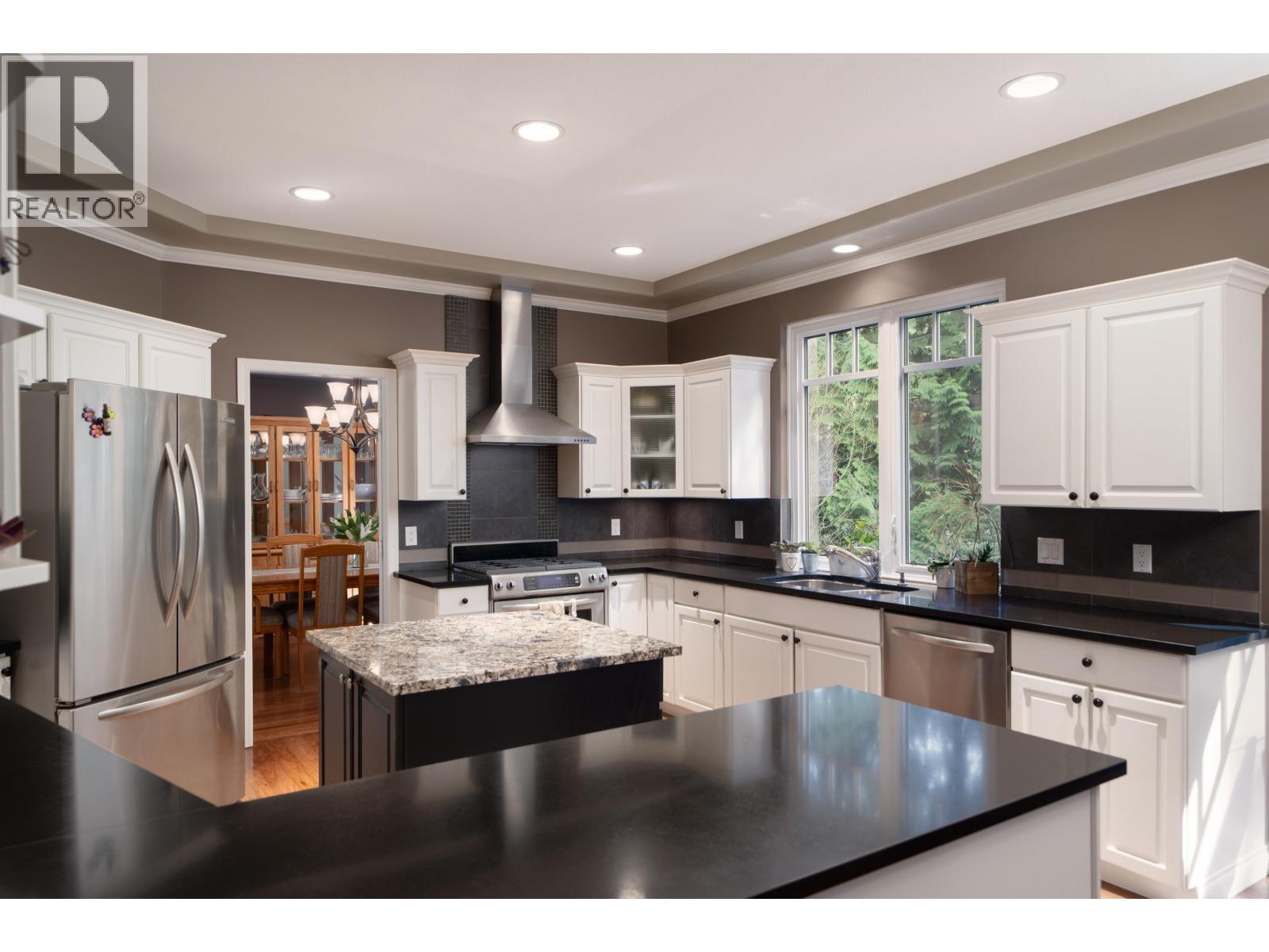 801 Regal Crescent, North Vancouver, British Columbia  V7K 2X9 - Photo 10 - R3114014