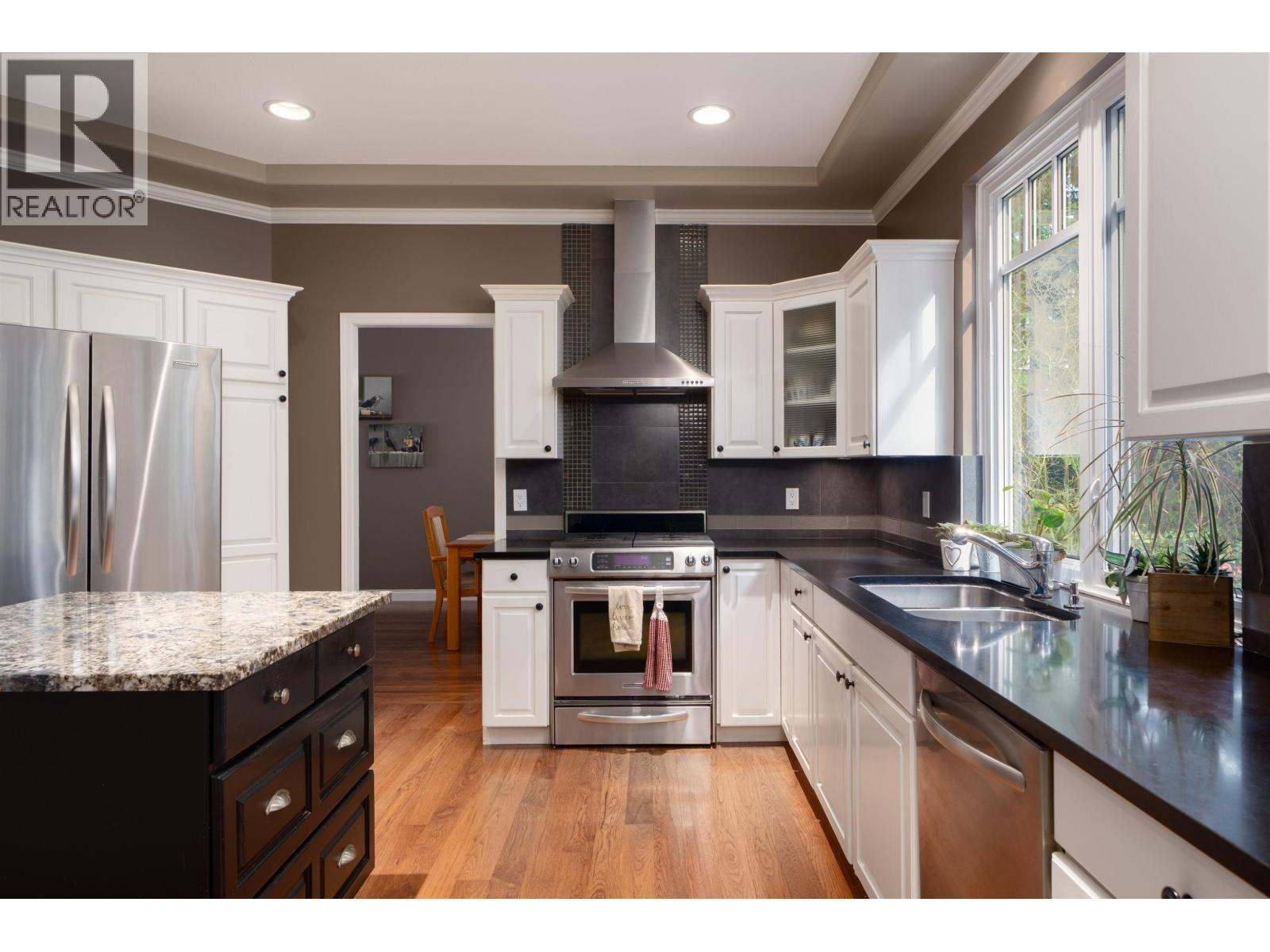 801 Regal Crescent, North Vancouver, British Columbia  V7K 2X9 - Photo 11 - R3114014