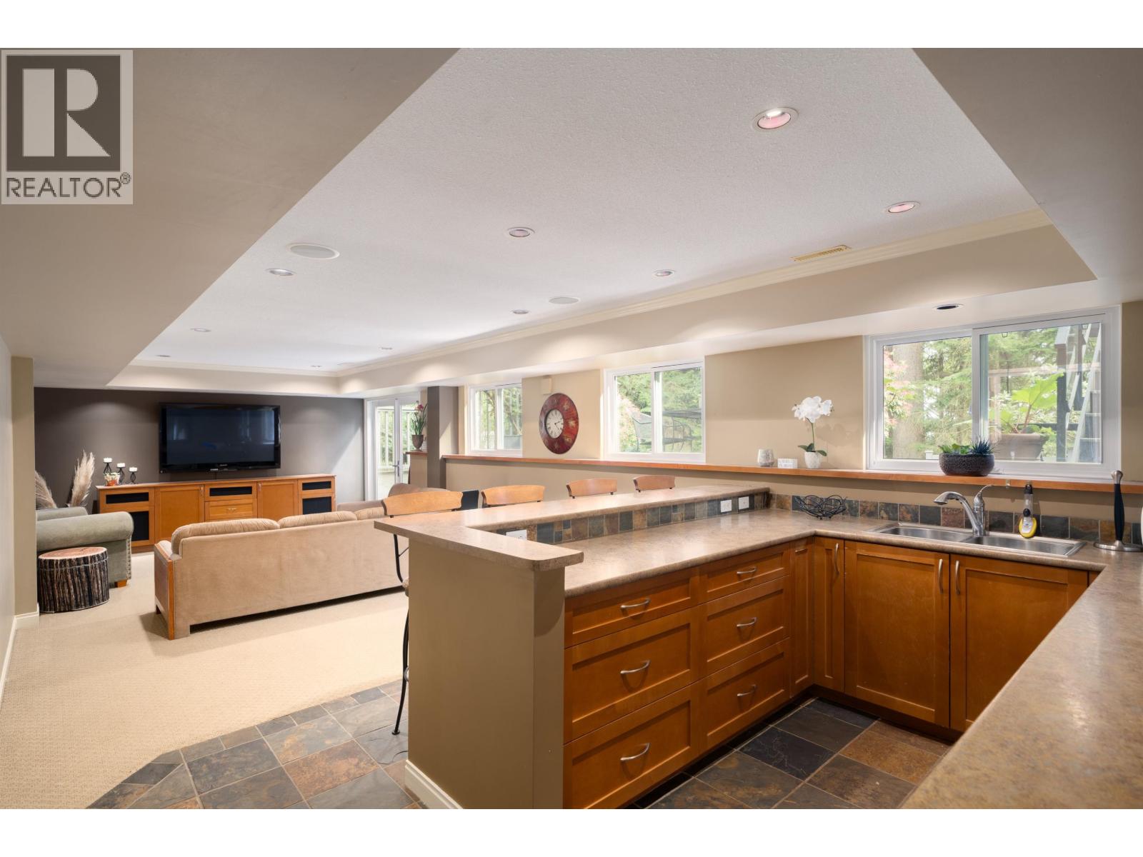 801 Regal Crescent, North Vancouver, British Columbia  V7K 2X9 - Photo 28 - R3114014