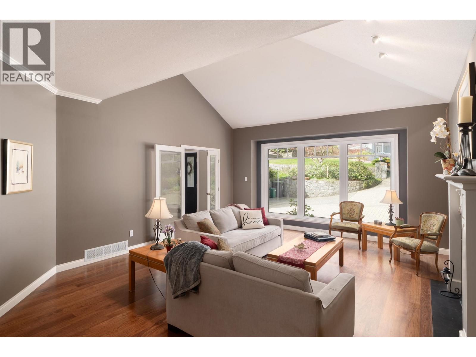 801 Regal Crescent, North Vancouver, British Columbia  V7K 2X9 - Photo 6 - R3114014