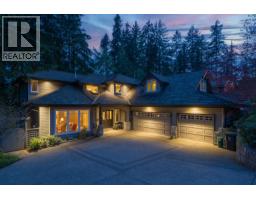 801 REGAL CRESCENT, North Vancouver, British Columbia