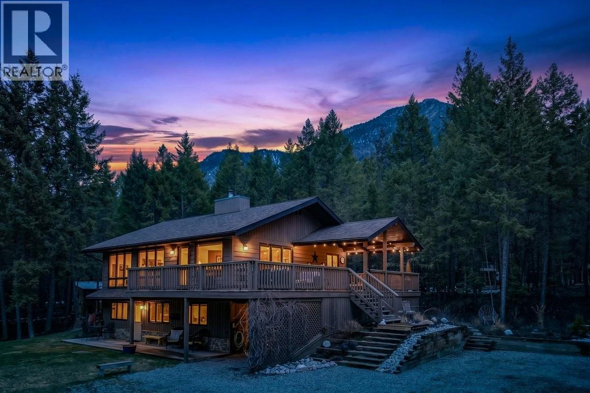 8076 McIntosh Loop Road, Radium Hot Springs, British Columbia