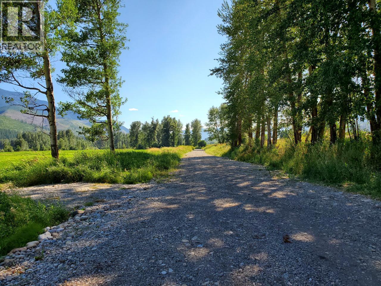 7015 Stubbs Road, Hosmer, British Columbia  V0B 1M5 - Photo 4 - 10384132