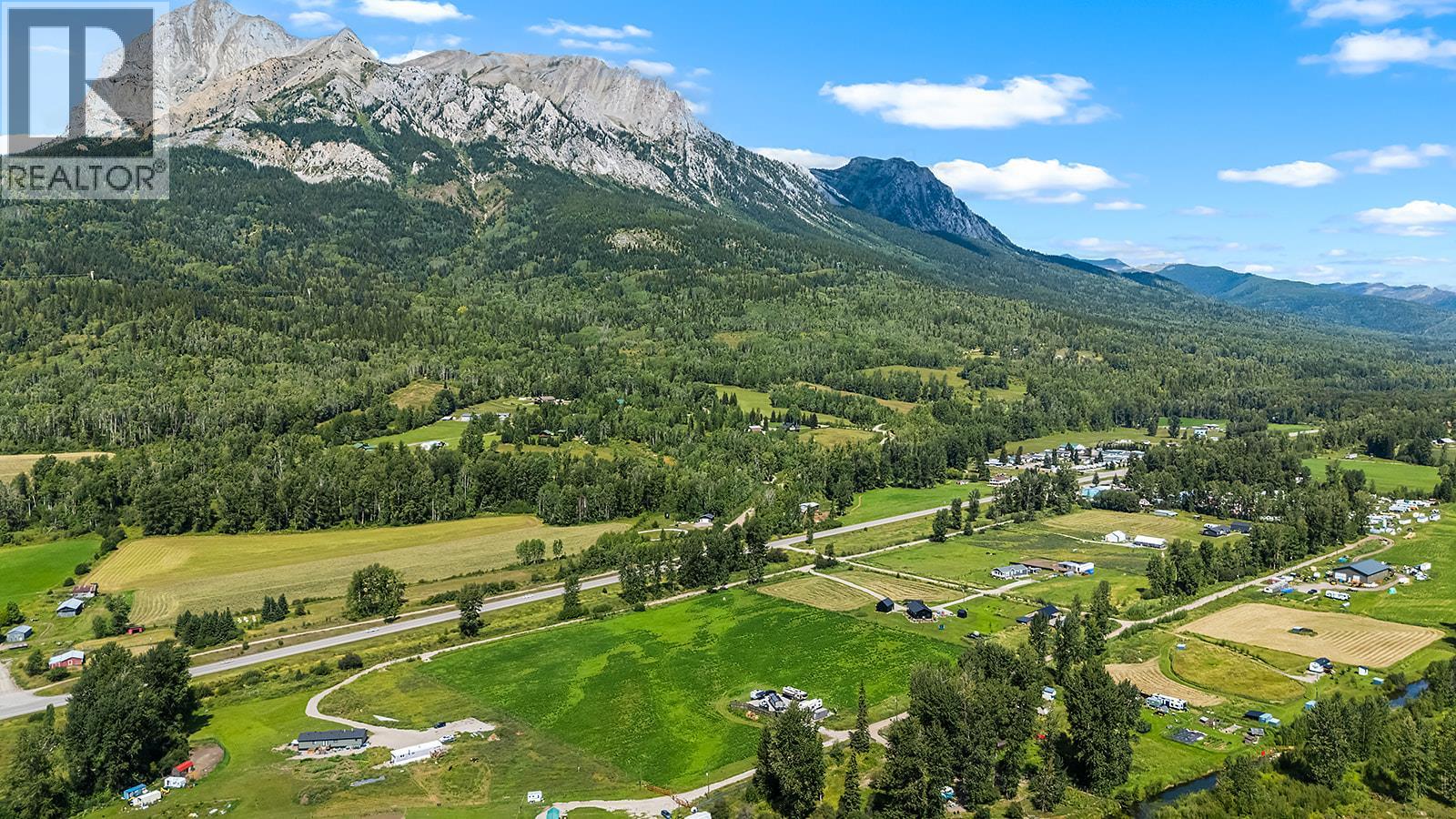 7015 Stubbs Road, Hosmer, British Columbia  V0B 1M5 - Photo 8 - 10384132