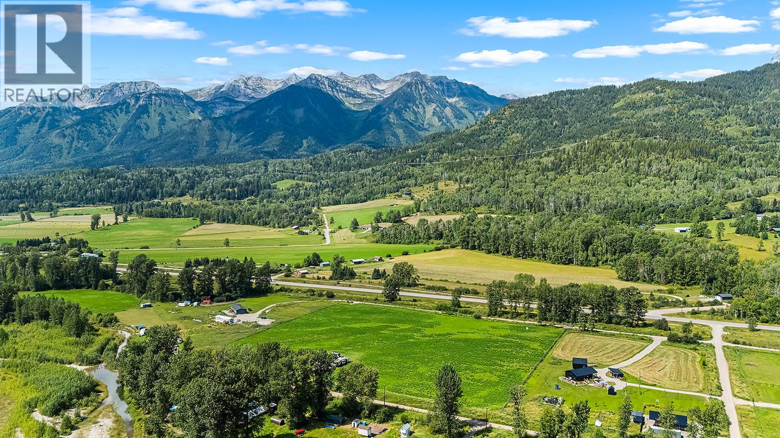 7015 Stubbs Road, Hosmer, British Columbia  V0B 1M5 - Photo 3 - 10384132