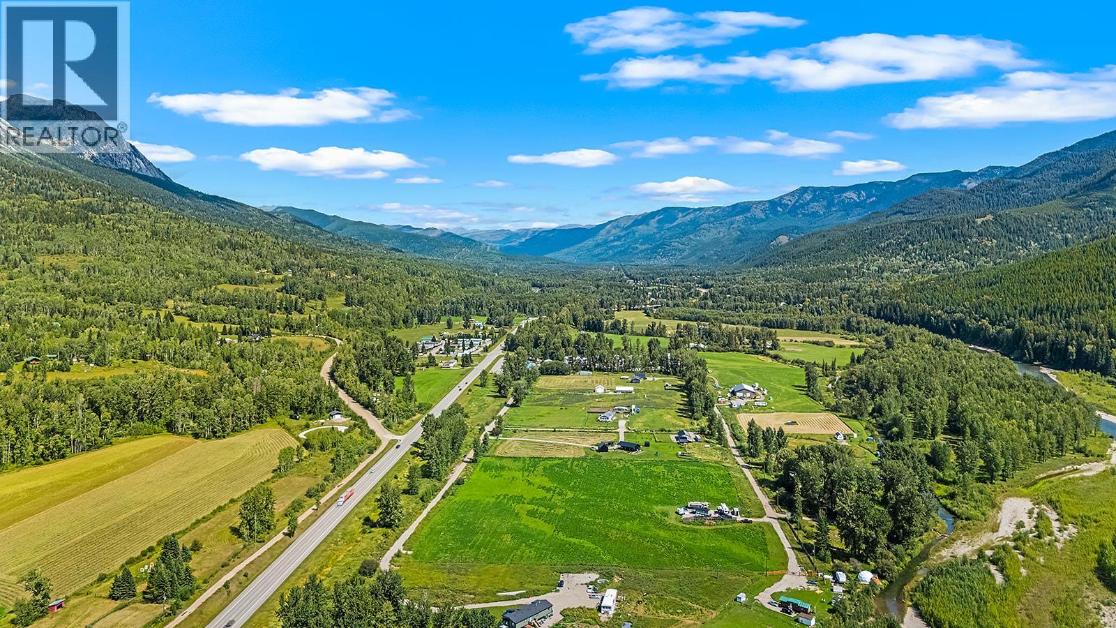 7015 Stubbs Road, Hosmer, British Columbia  V0B 1M5 - Photo 16 - 10384132