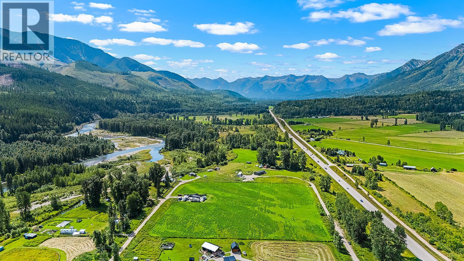 7015 Stubbs Road, Hosmer, British Columbia  V0B 1M5 - Photo 9 - 10384132