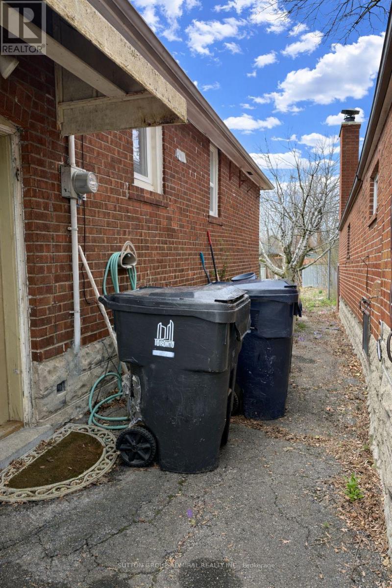 368 Winnett Avenue, Toronto, Ontario  M6C 3M1 - Photo 3 - C13025912