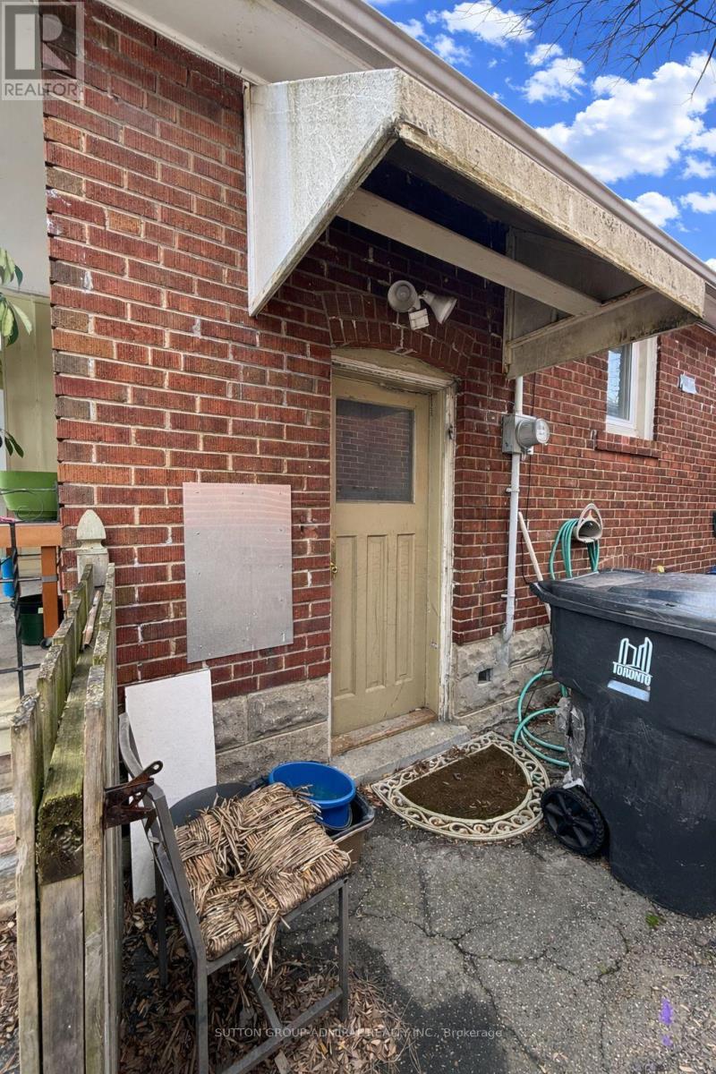 368 Winnett Avenue, Toronto, Ontario  M6C 3M1 - Photo 4 - C13025912