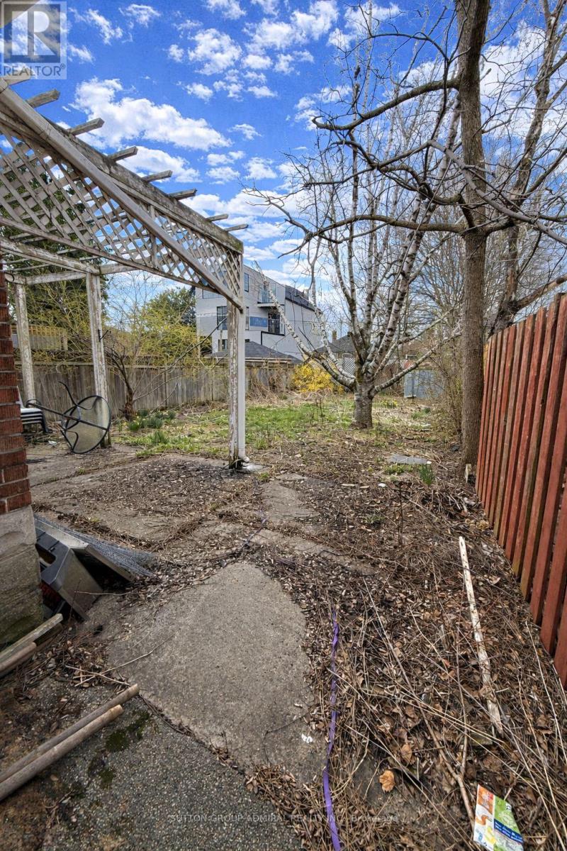 368 Winnett Avenue, Toronto, Ontario  M6C 3M1 - Photo 6 - C13025912