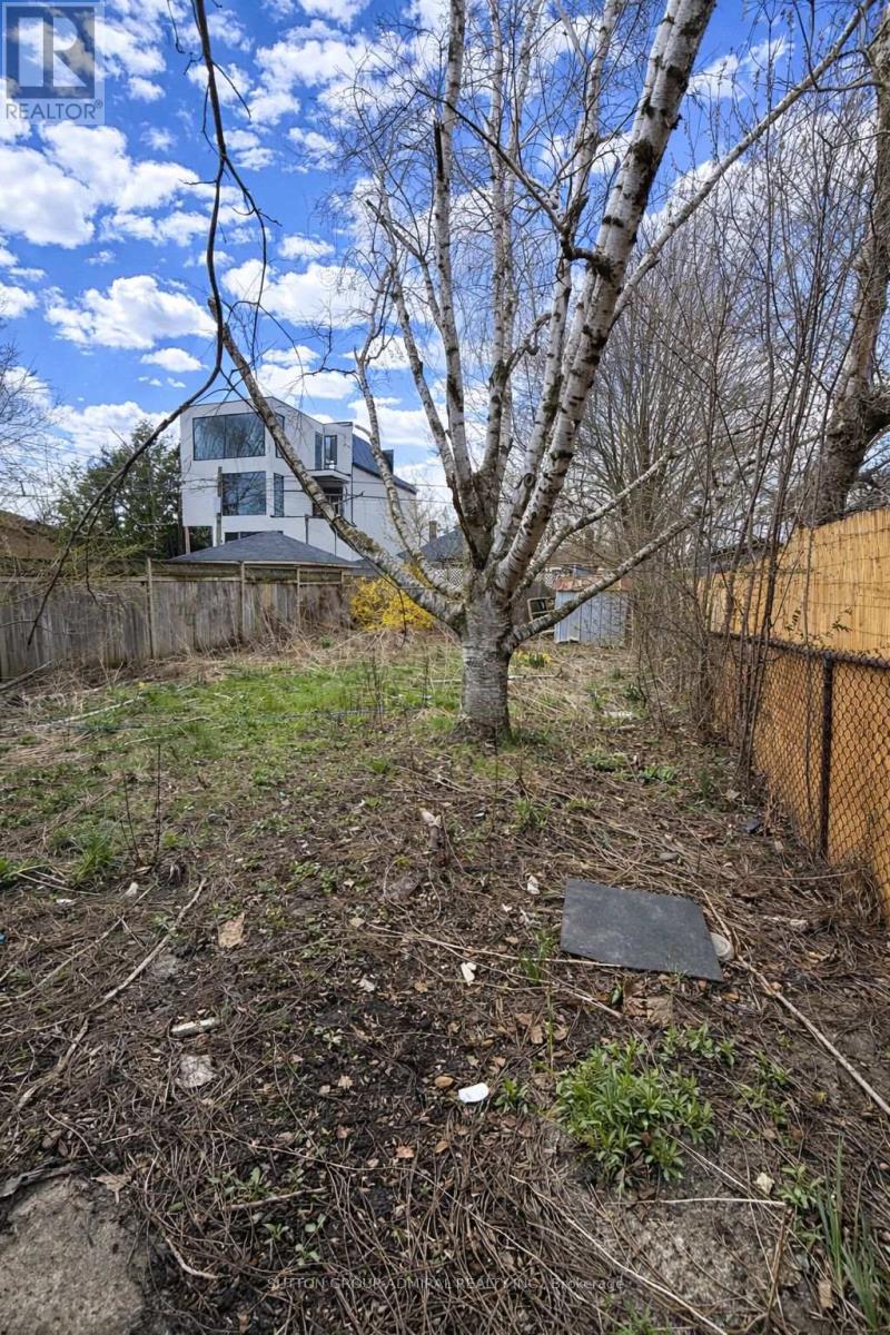 368 Winnett Avenue, Toronto, Ontario  M6C 3M1 - Photo 7 - C13025912