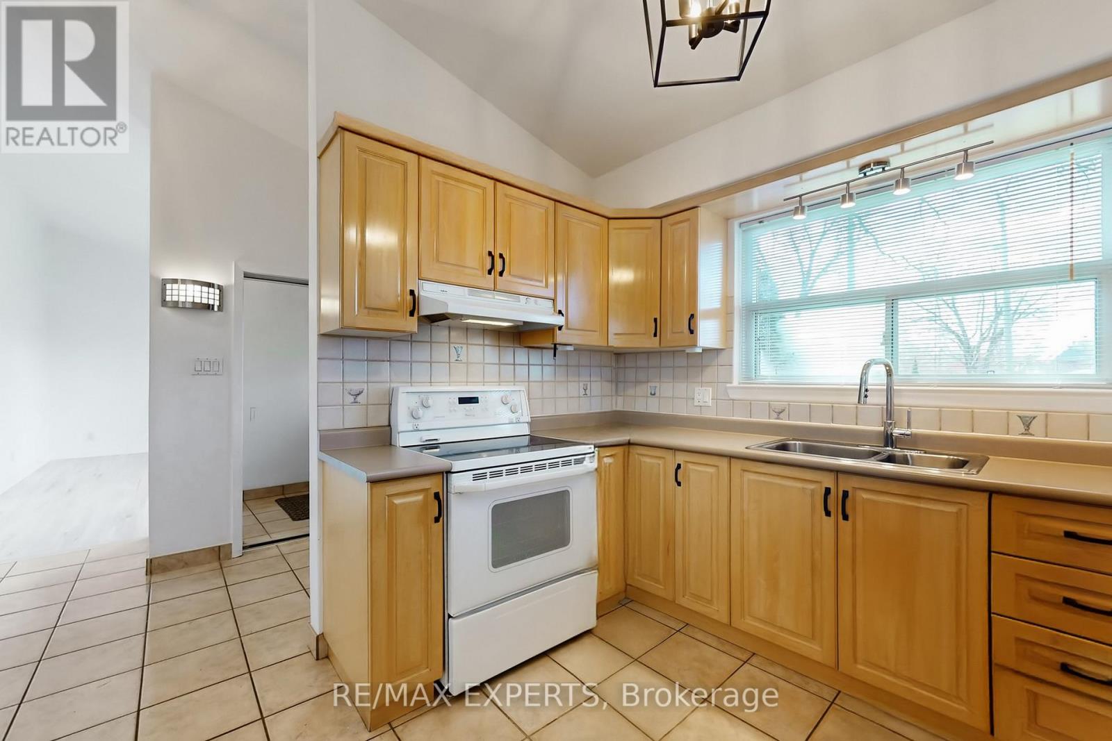 50 Goodman Crescent, Vaughan, Ontario  L6A 1E2 - Photo 12 - N13025886