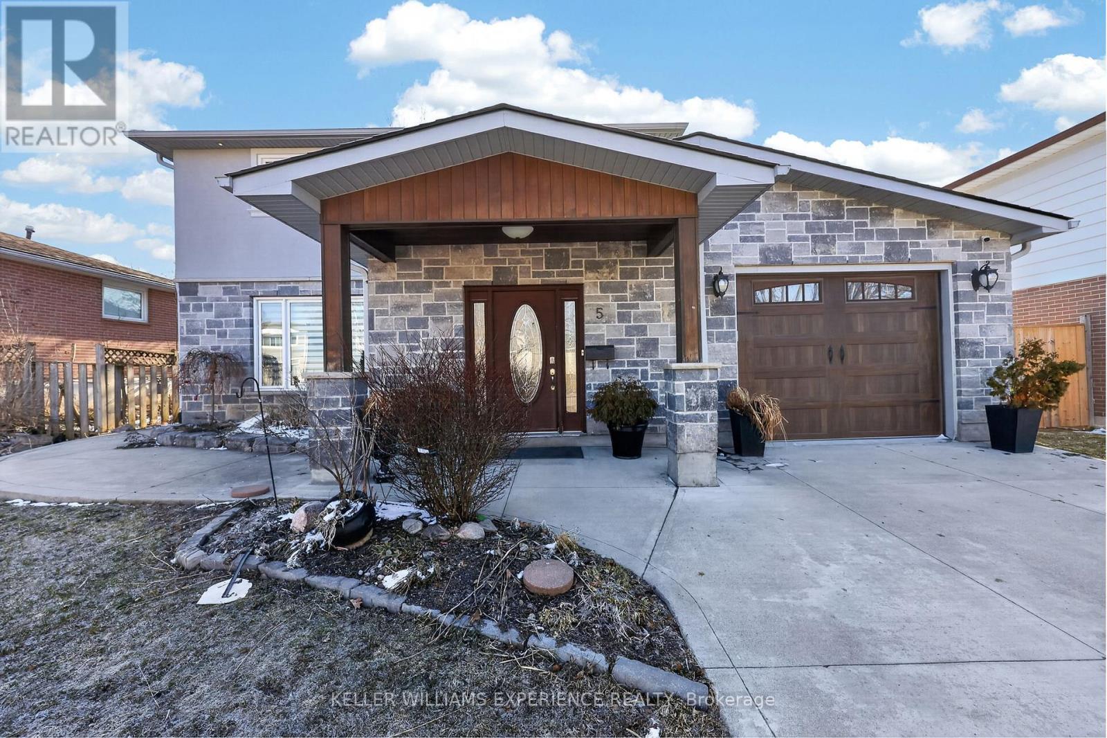 5 Jills Court, Barrie (Grove East), Ontario  L4M 4L6 - Photo 1 - S13025898