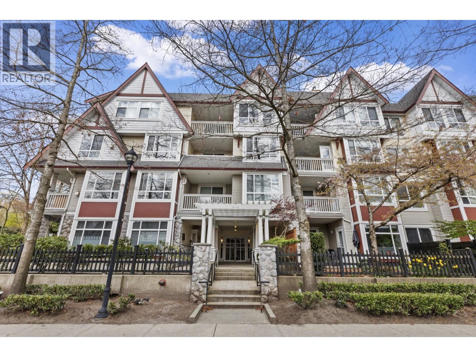 322 6833 VILLAGE GRN, Burnaby, British Columbia