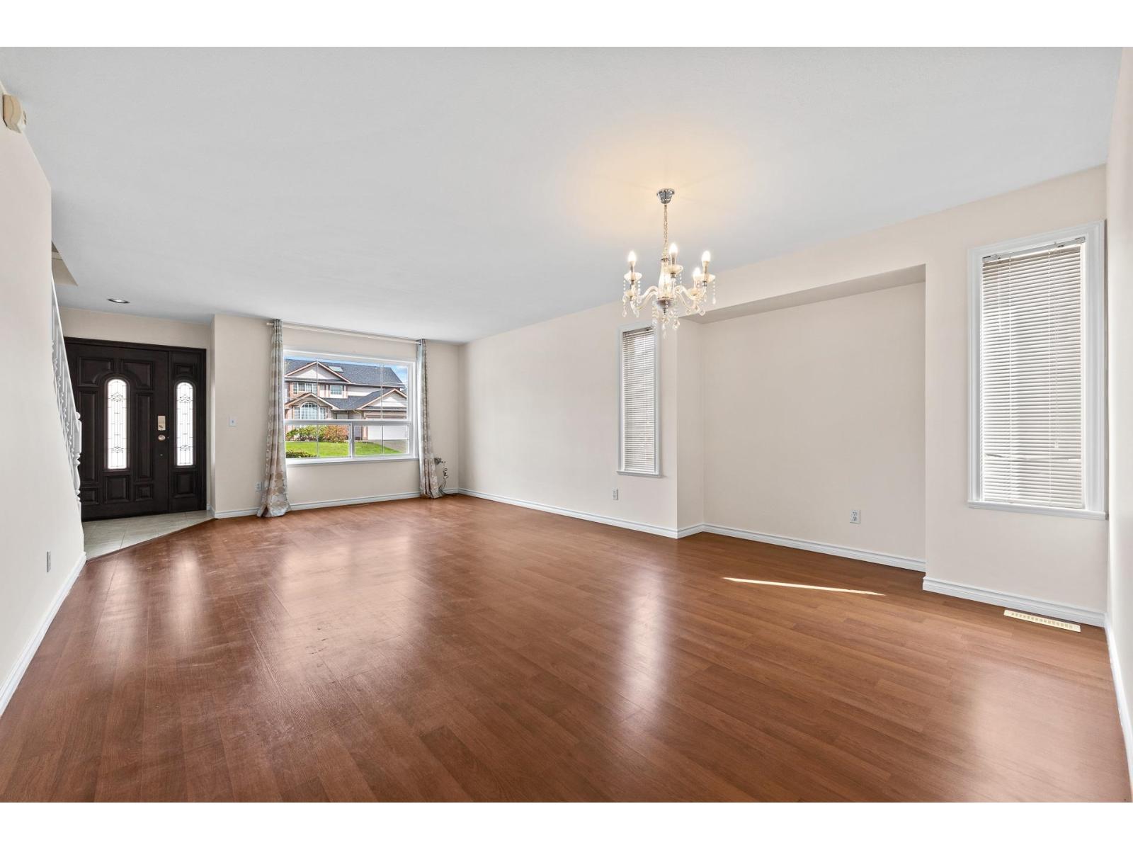 15488 108a Avenue, Surrey, British Columbia  V3R 6J1 - Photo 3 - R3113355