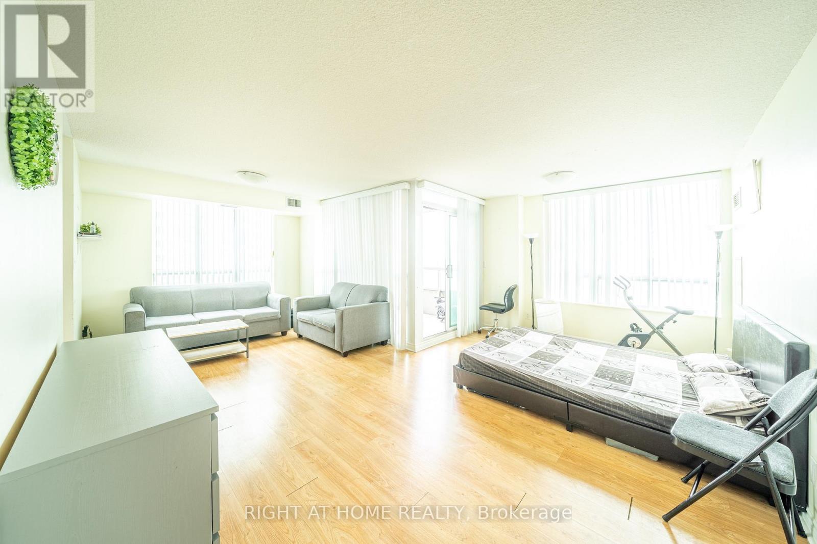 711 - 335 Rathburn Road W, Mississauga, Ontario  L5B 0C8 - Photo 1 - W13025906