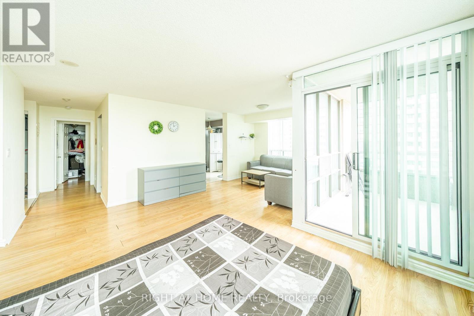 711 - 335 Rathburn Road W, Mississauga, Ontario  L5B 0C8 - Photo 10 - W13025906