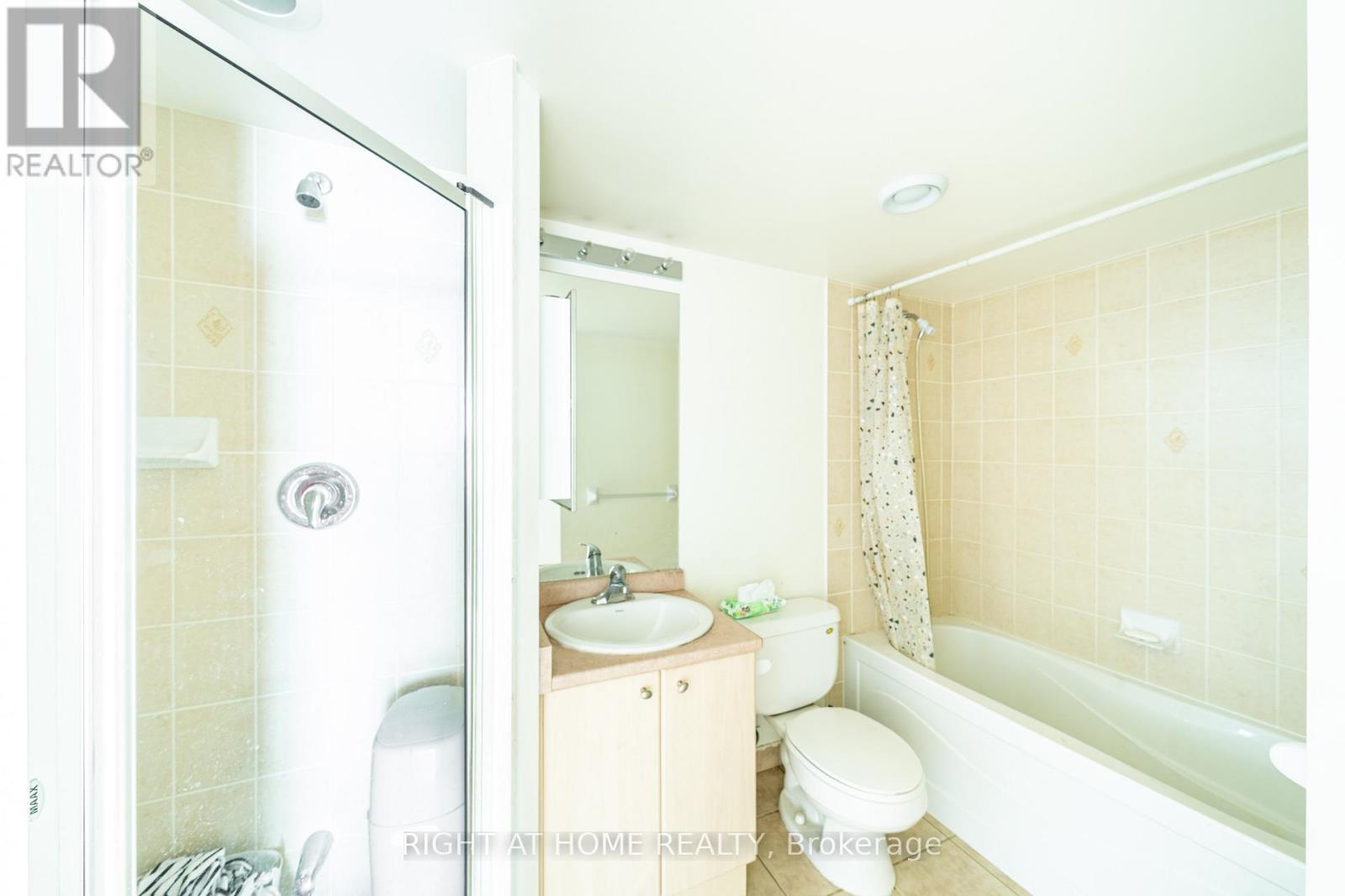 711 - 335 Rathburn Road W, Mississauga, Ontario  L5B 0C8 - Photo 13 - W13025906