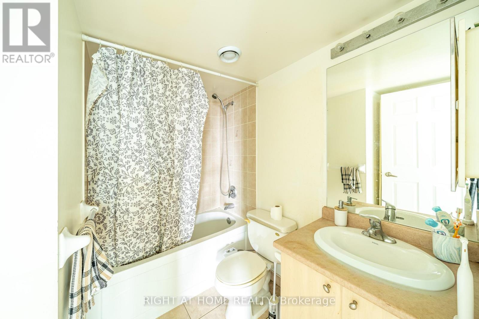 711 - 335 Rathburn Road W, Mississauga, Ontario  L5B 0C8 - Photo 16 - W13025906