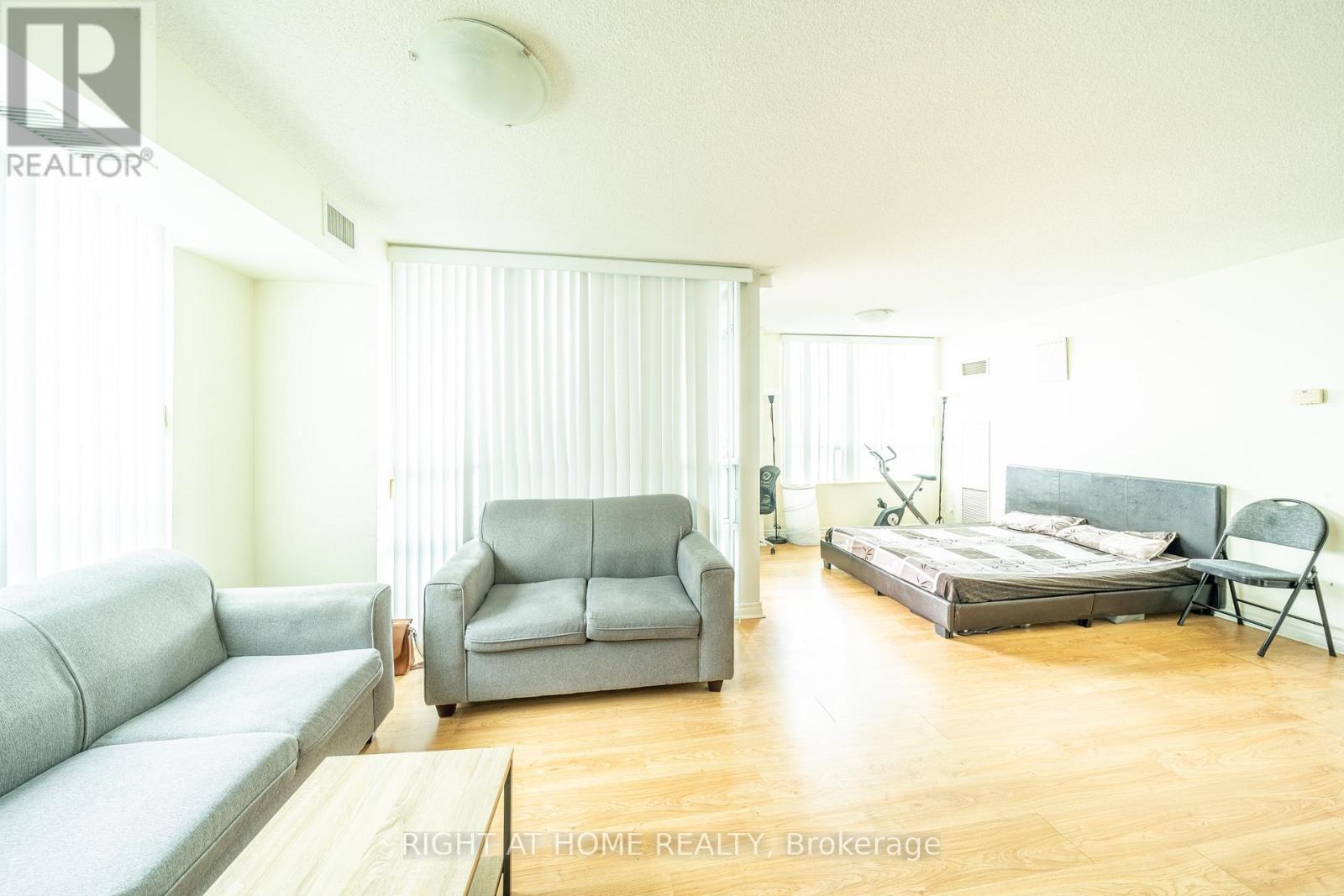 711 - 335 Rathburn Road W, Mississauga, Ontario  L5B 0C8 - Photo 2 - W13025906