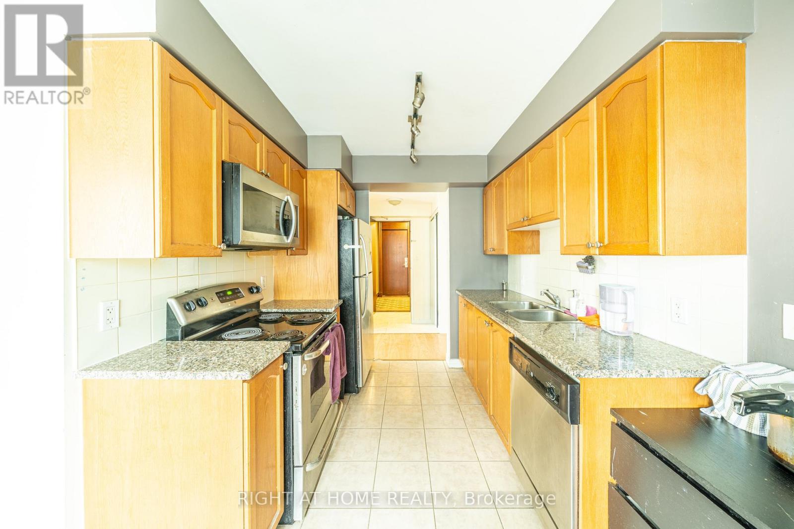 711 - 335 Rathburn Road W, Mississauga, Ontario  L5B 0C8 - Photo 5 - W13025906