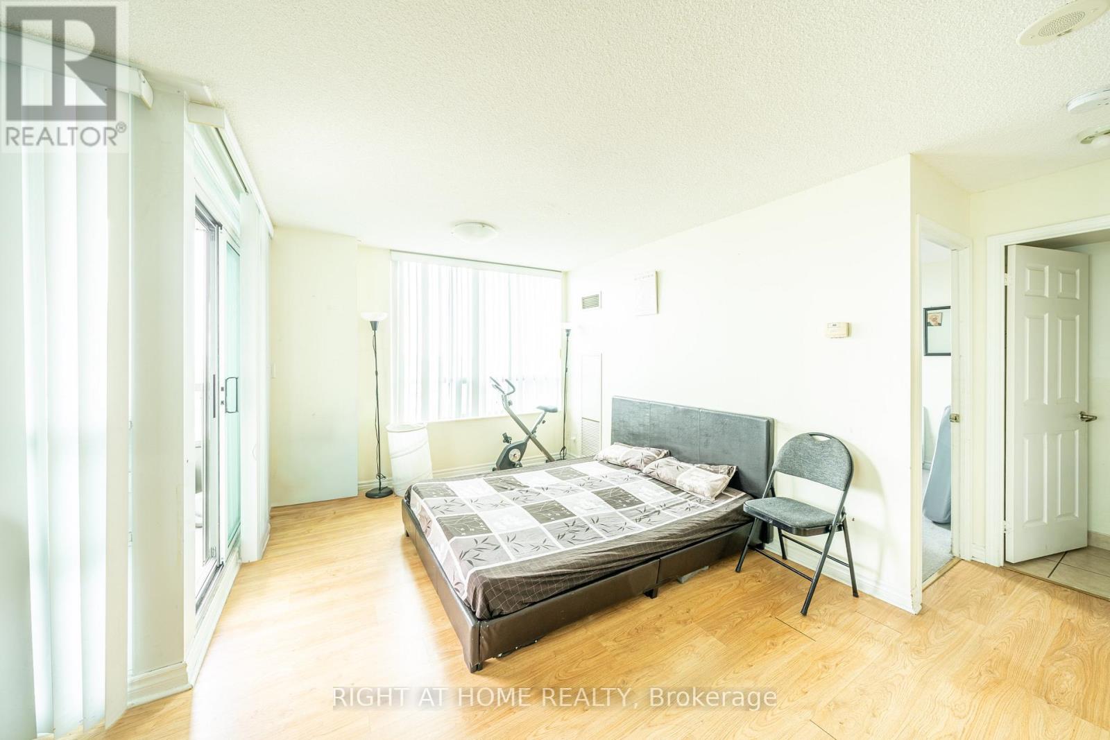 711 - 335 Rathburn Road W, Mississauga, Ontario  L5B 0C8 - Photo 9 - W13025906