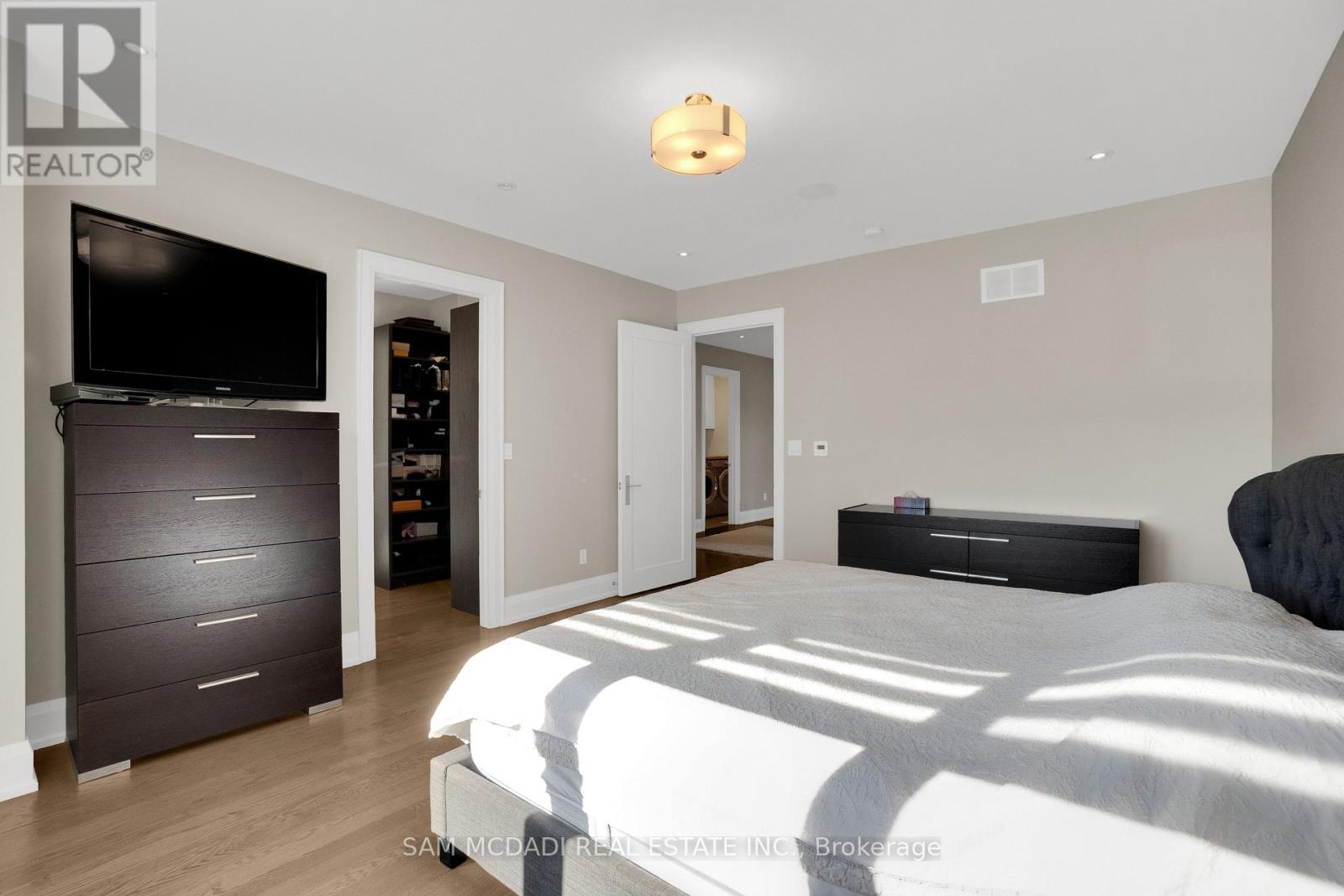 1196 Strathy Avenue, Mississauga, Ontario  L5E 2K6 - Photo 19 - W13025934