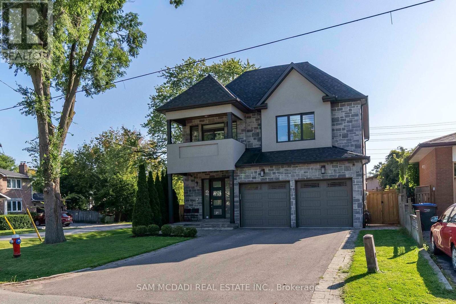 1196 Strathy Avenue, Mississauga, Ontario  L5E 2K6 - Photo 2 - W13025934